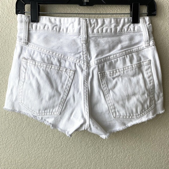Free People Womens Shorts Size 24 White Cut Off Raw Hem Button Fly - Picture 2 of 9